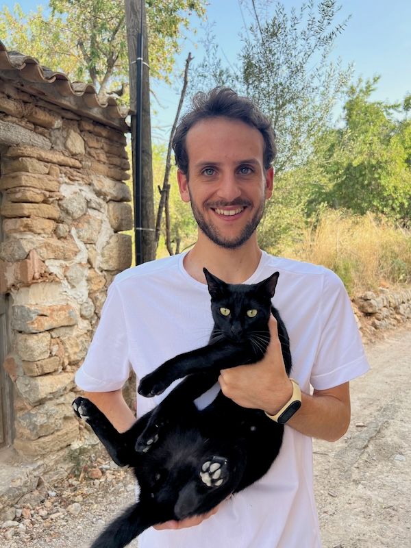 Fran with a cat in Sarraco